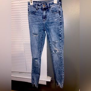 American Eagle ripped skinny jeans. In great condition, wore one time.